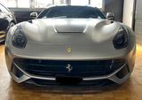 Ferrari F12 berlinetta GREY MATT LEATH BLACK NAVI CARBON - Ferrari F12 mit Benzin-Antrieb: Coupe