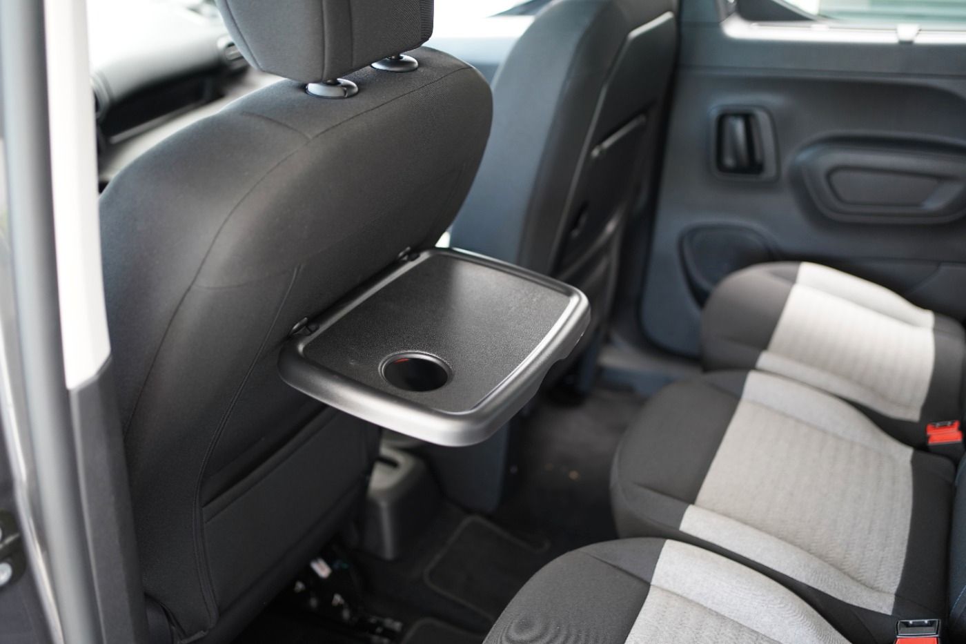 Fahrzeugabbildung Citroën Berlingo M PureTech 130 EAT8 Shine Automatik DAB