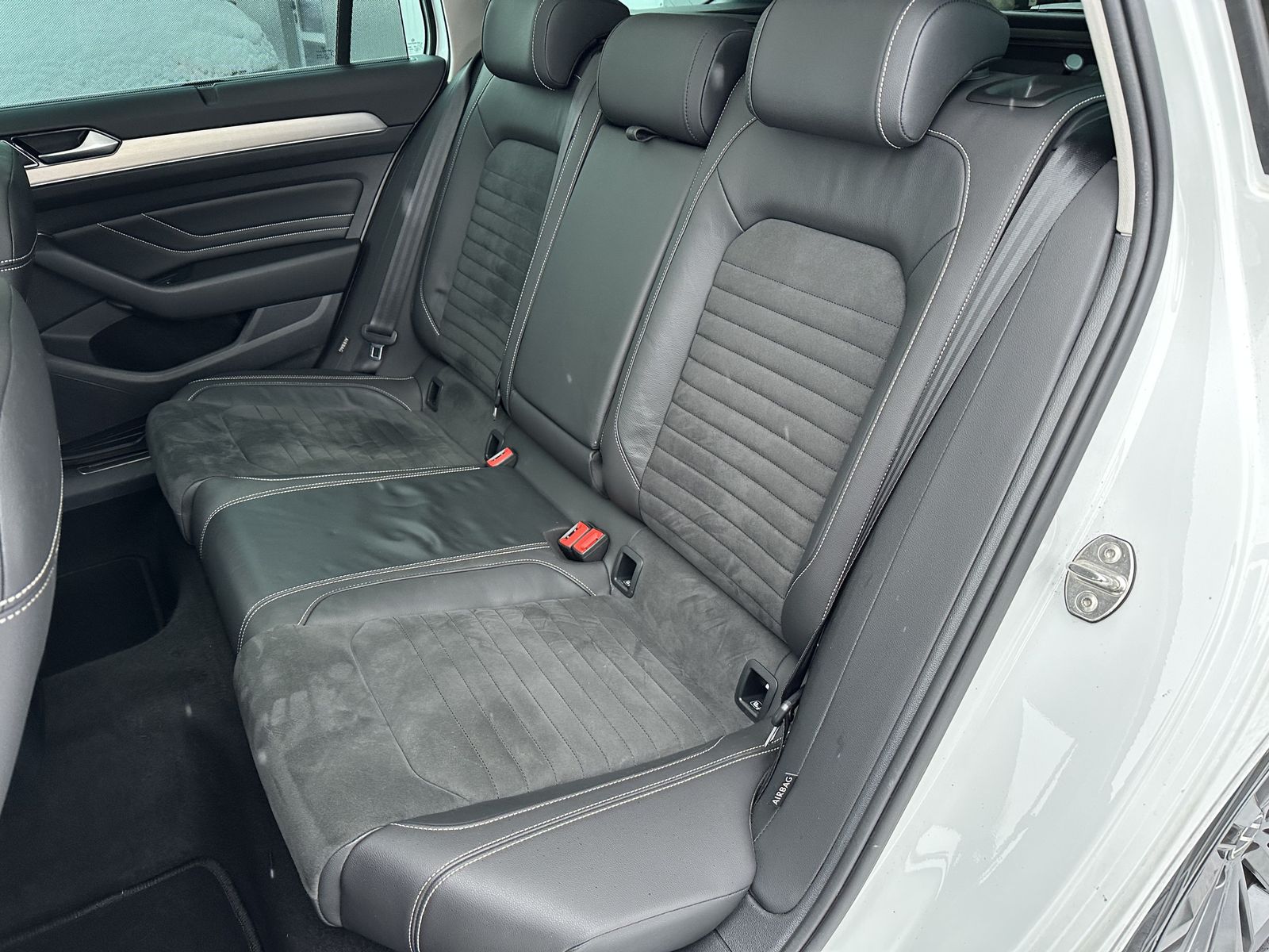 Fahrzeugabbildung Volkswagen Passat GTE R-Line NAV+IQ-LIGHT+PANO+AHK+DCC+18ZO