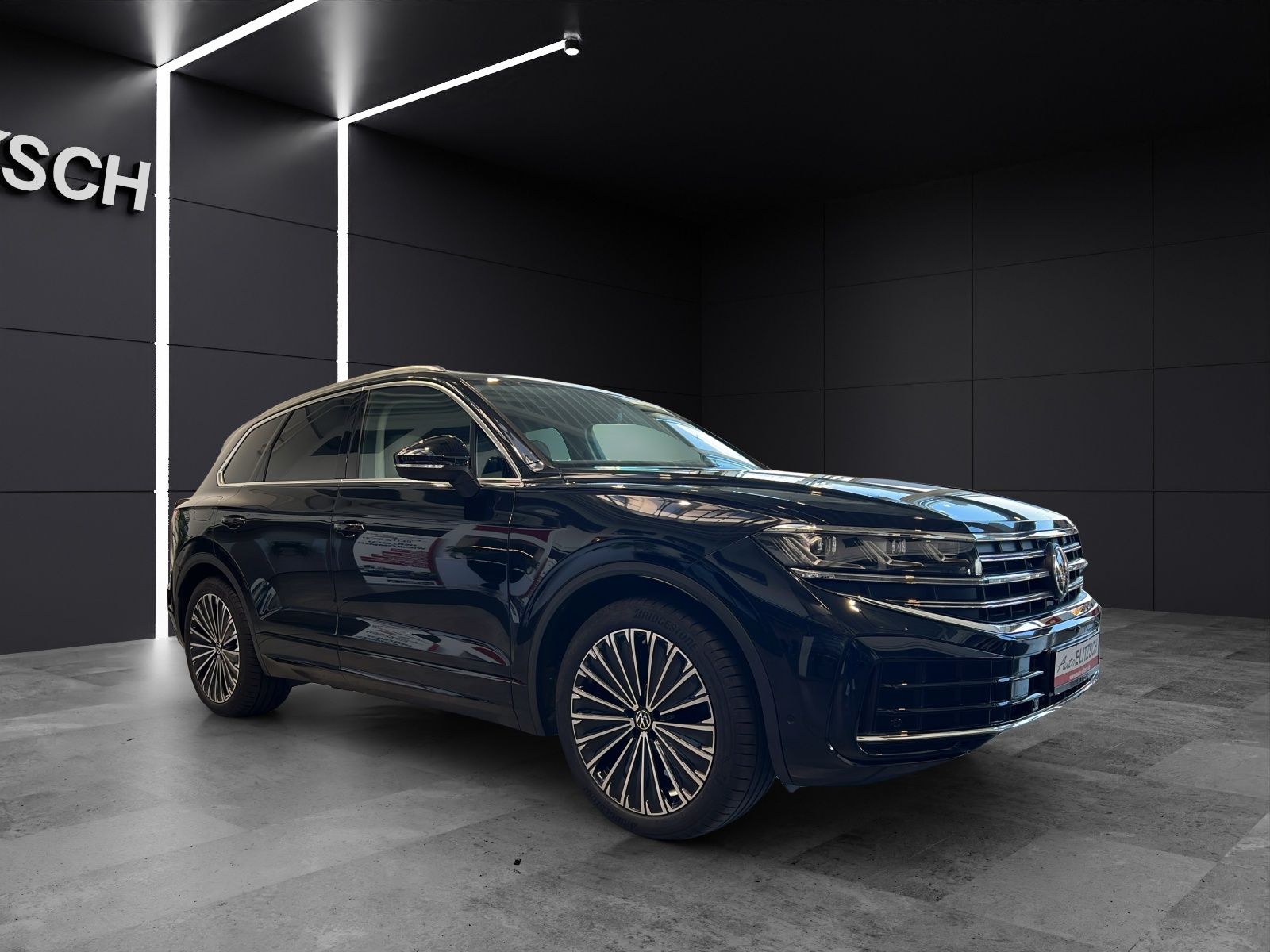 Fahrzeugabbildung Volkswagen Touareg TDI Elegance Matrix AHK HUD Luft Pano AI