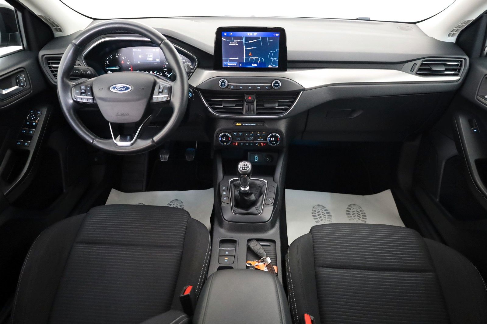 Fahrzeugabbildung Ford Focus Turnier Titanium Navi,Kamera,LED,SH,PDC