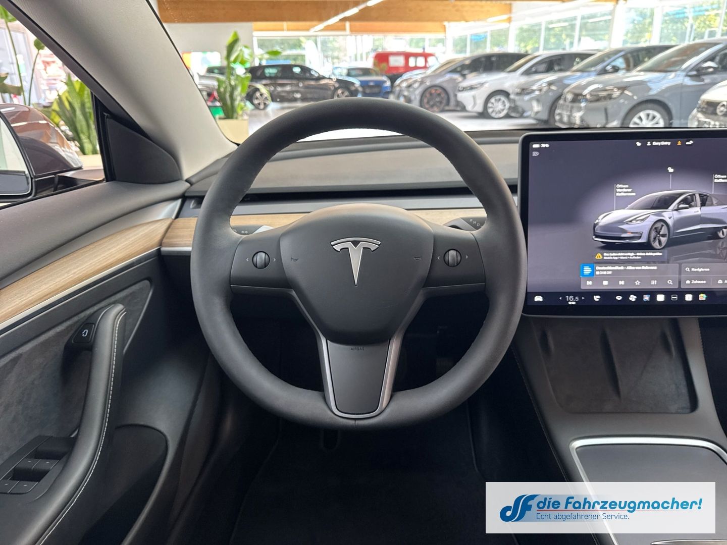 Fahrzeugabbildung Tesla Model 3 RWD Soundsystem ACC El. Heckklappe WLAN