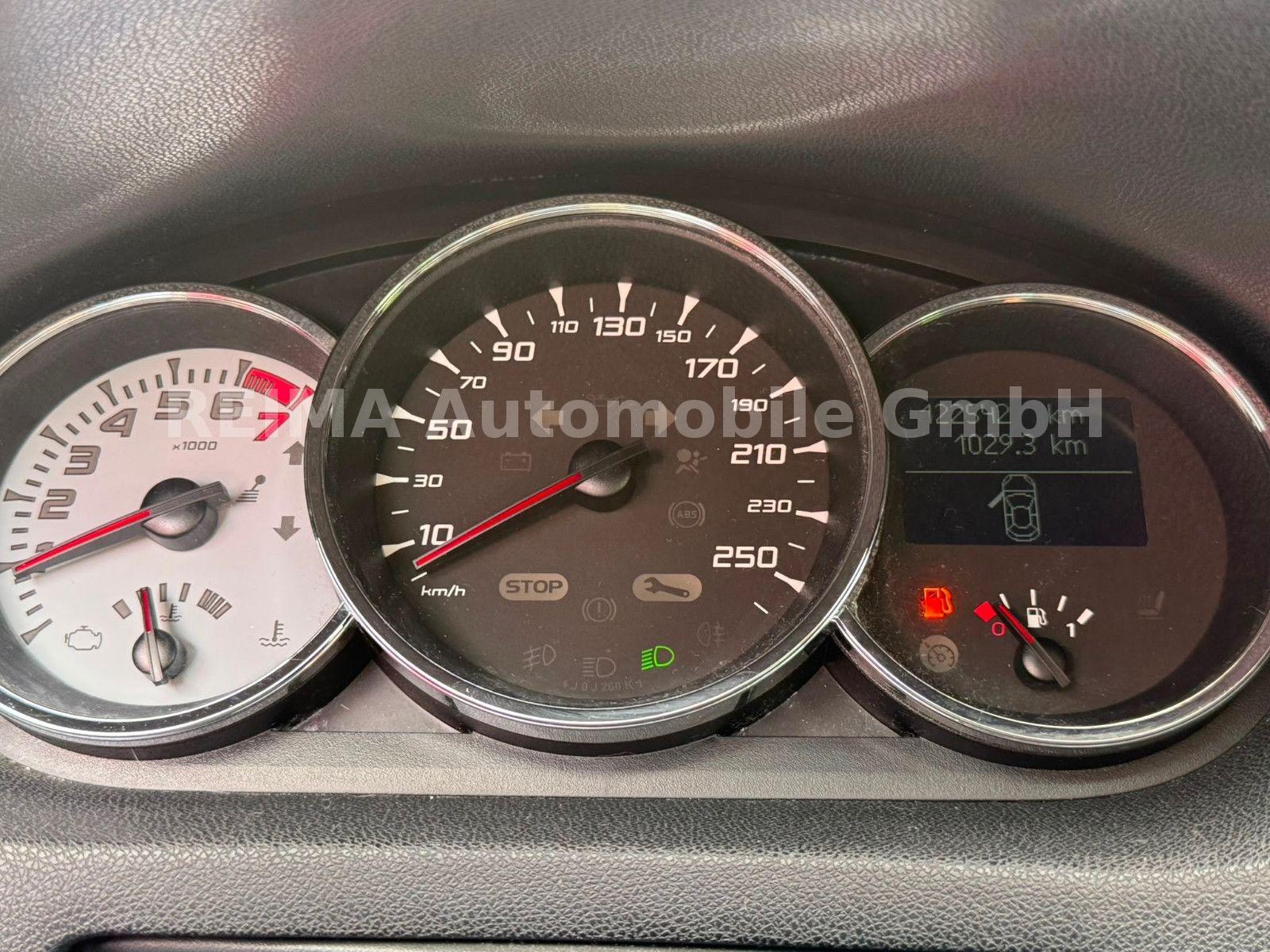 Renault Megane III Grandtour GT 2,0i, Navi