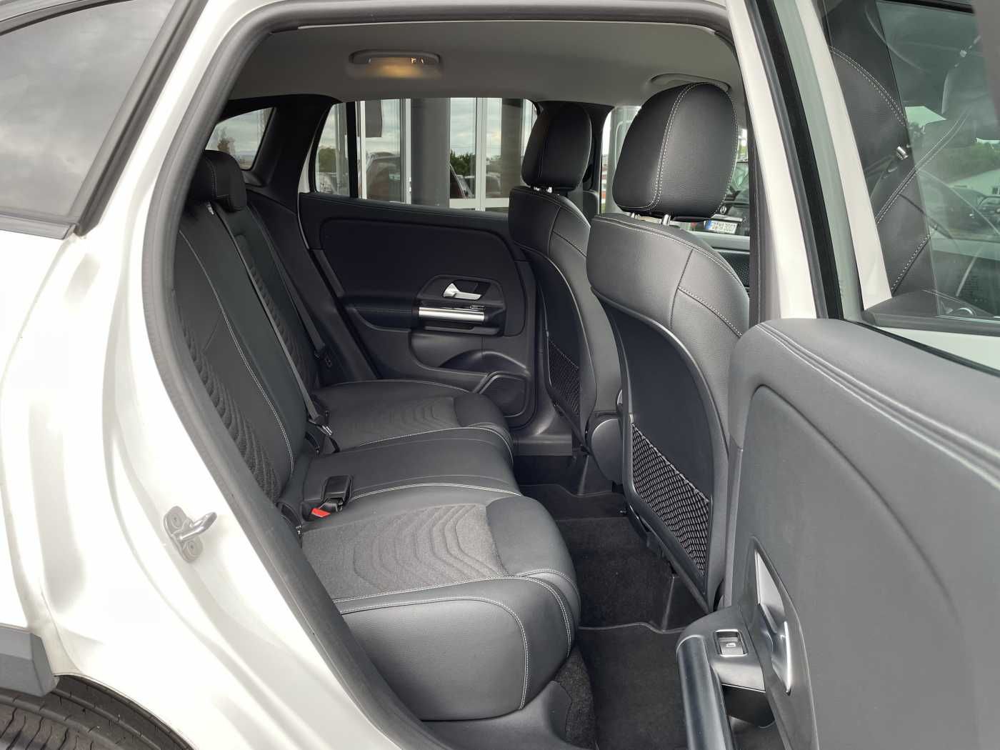 Fahrzeugabbildung Mercedes-Benz GLA 220 4M 8G Progressive R-Kamera +Distr+Ambien