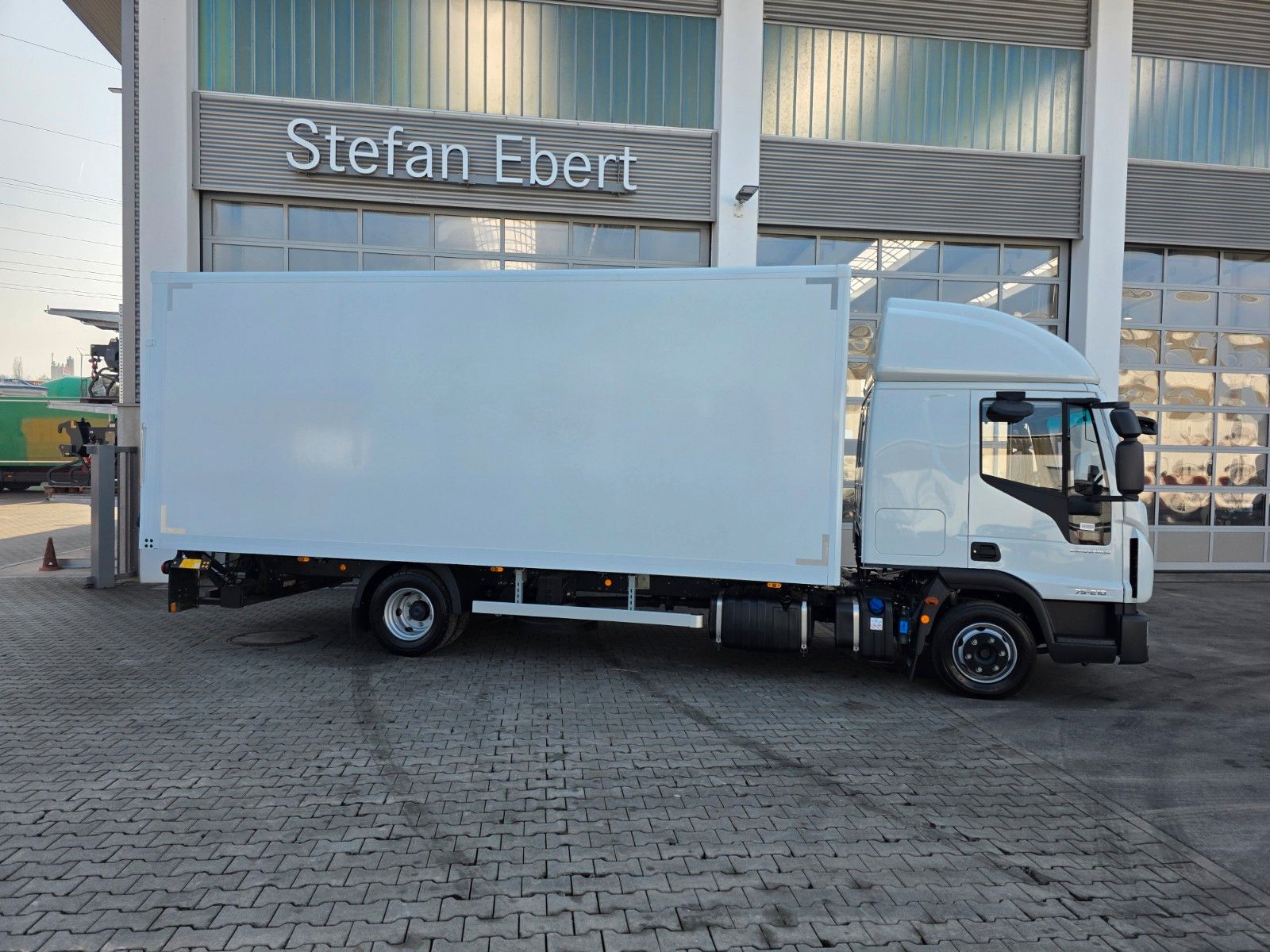 Fahrzeugabbildung Iveco Eurocargo ML75E21/P LBW 1.000kg L-Haus