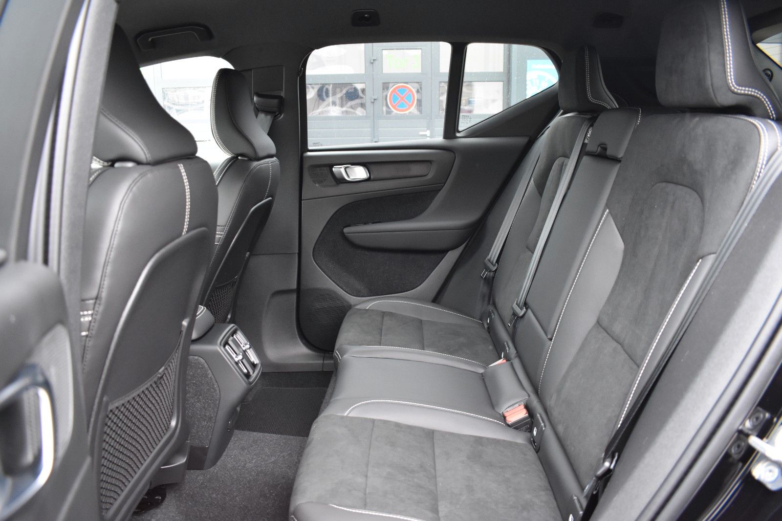 Fahrzeugabbildung Volvo XC40 B4 Autom. R-Design*H&K*RFK*ACC*AHK