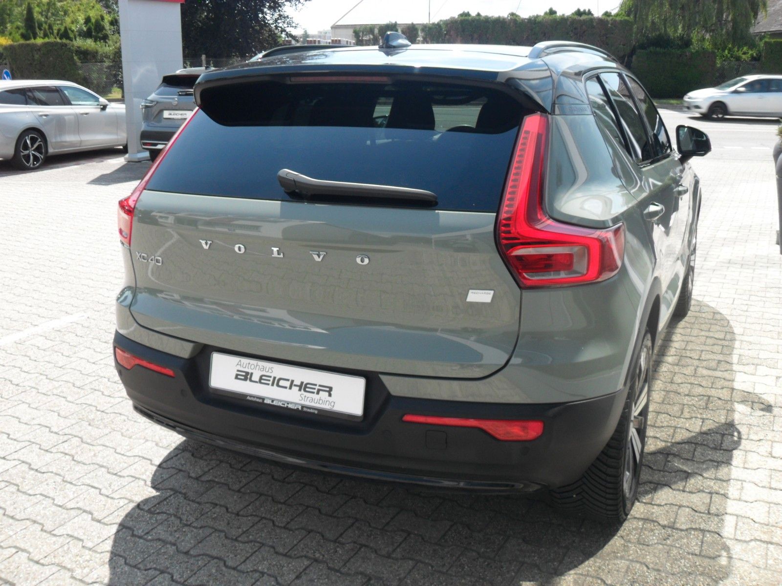 Fahrzeugabbildung Volvo XC 40 Plus Recharge Pure Electric 2WD |AHK | LED