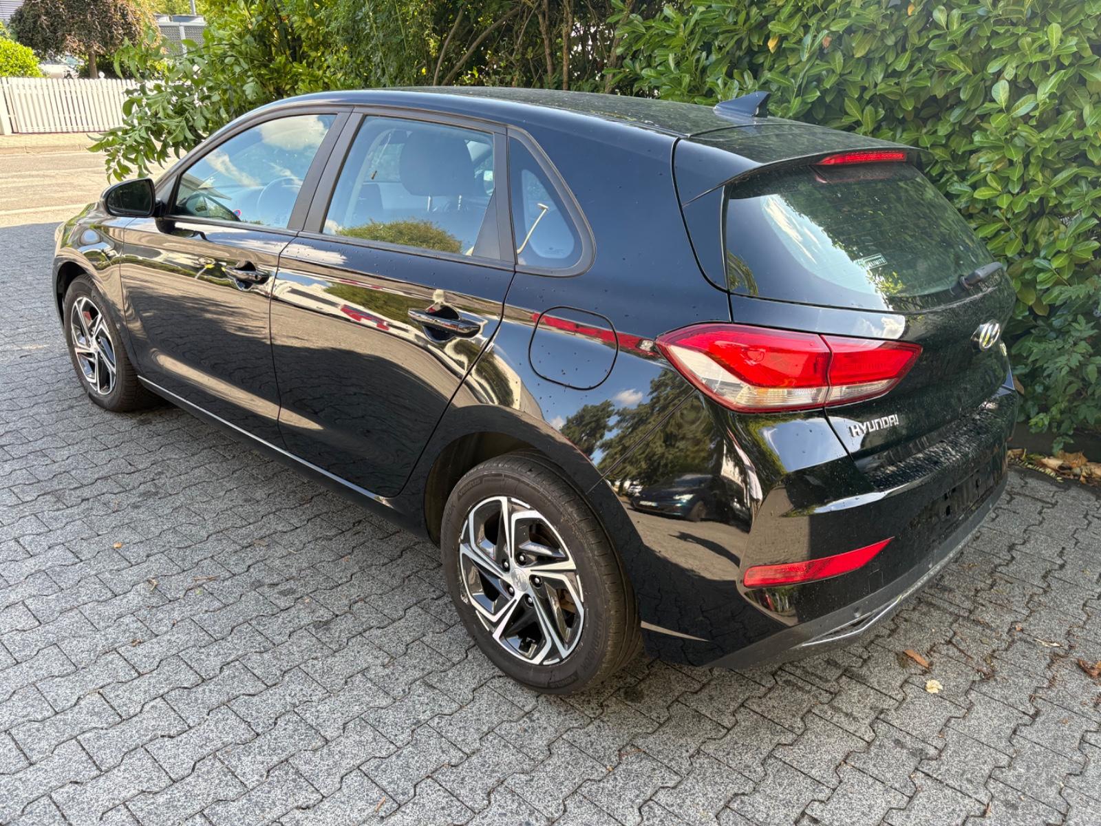 Hyundai i30 1.6 CRDI DCT-7/Business/Netto 8200