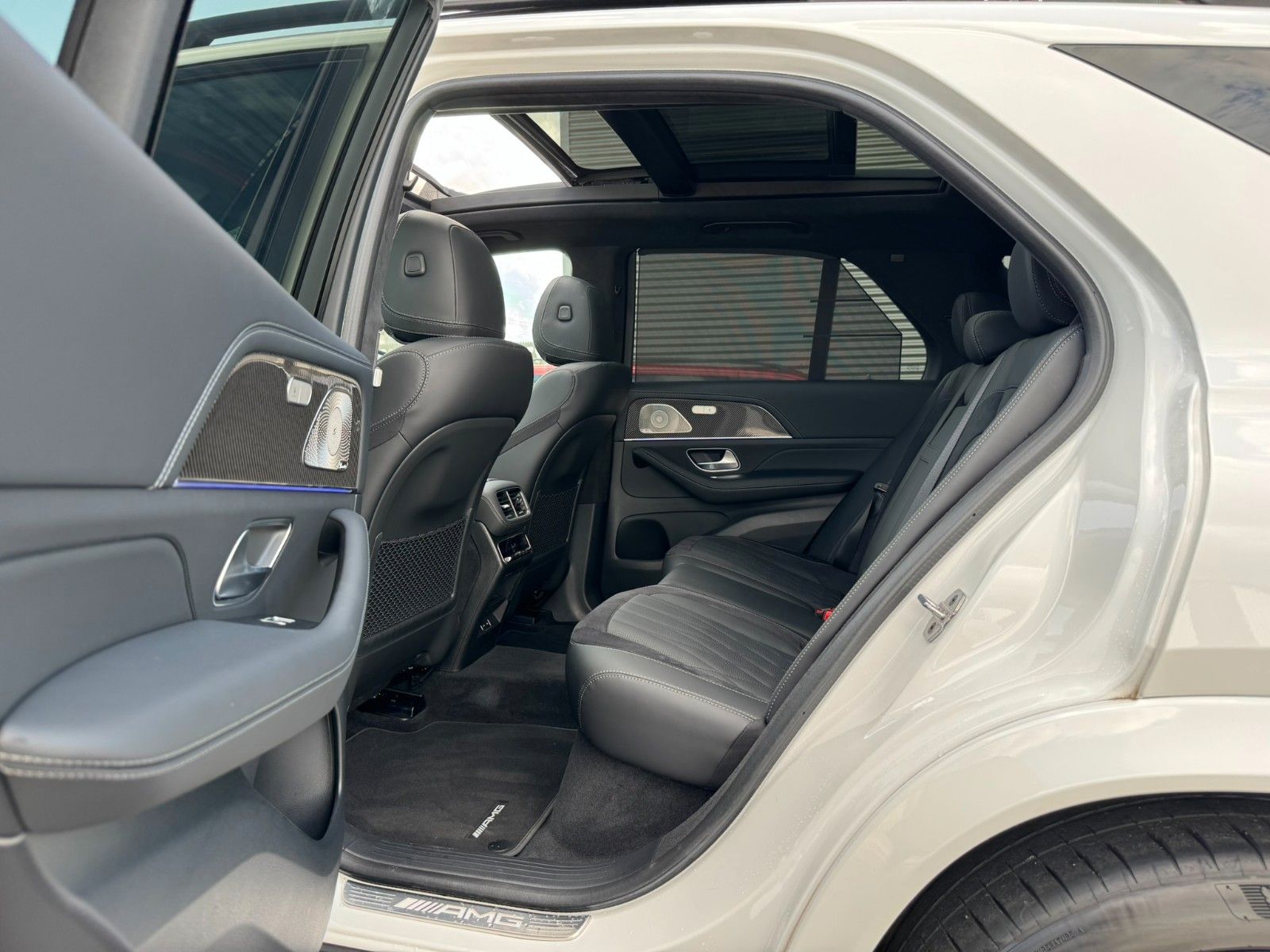 Fahrzeugabbildung Mercedes-Benz GLE 63 S 4M+ Drivers+HUD+AHK+Pano+Burm+Massage - mit KI generiert/bearbeitet