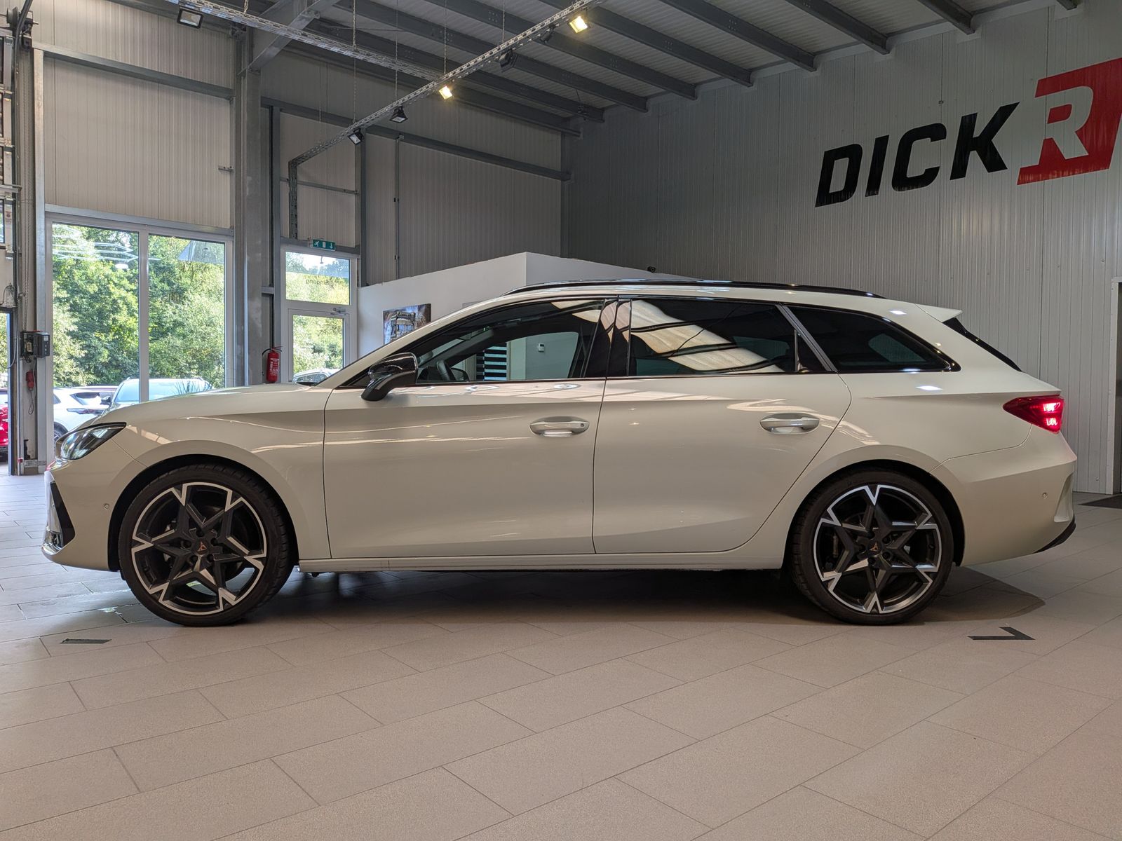 Fahrzeugabbildung CUPRA Leon 1.5 eTSI DINAMICA*MATRIX*ACC*PANO*AHK 5J-Ga