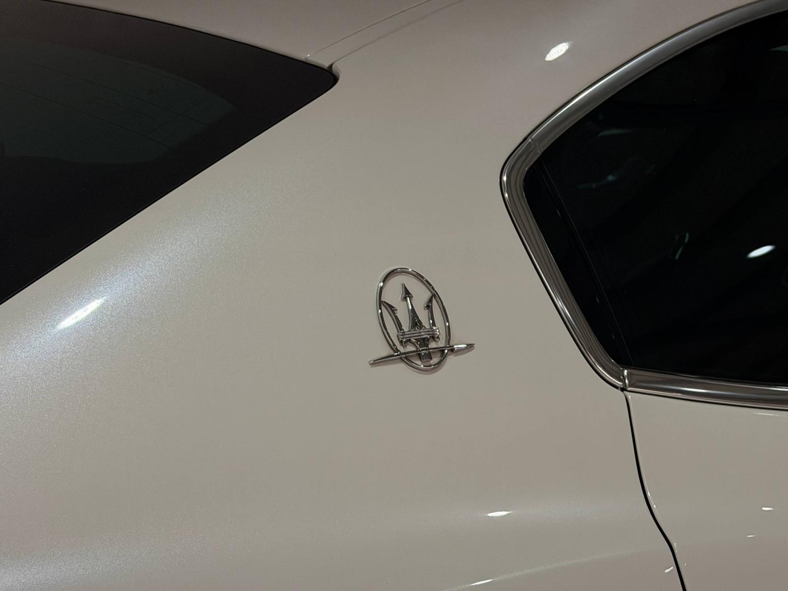 Maserati Ghibli SQ4 3.0 V6 409 ch • BVA • 4x4 • Cuir • Toit Panoramique