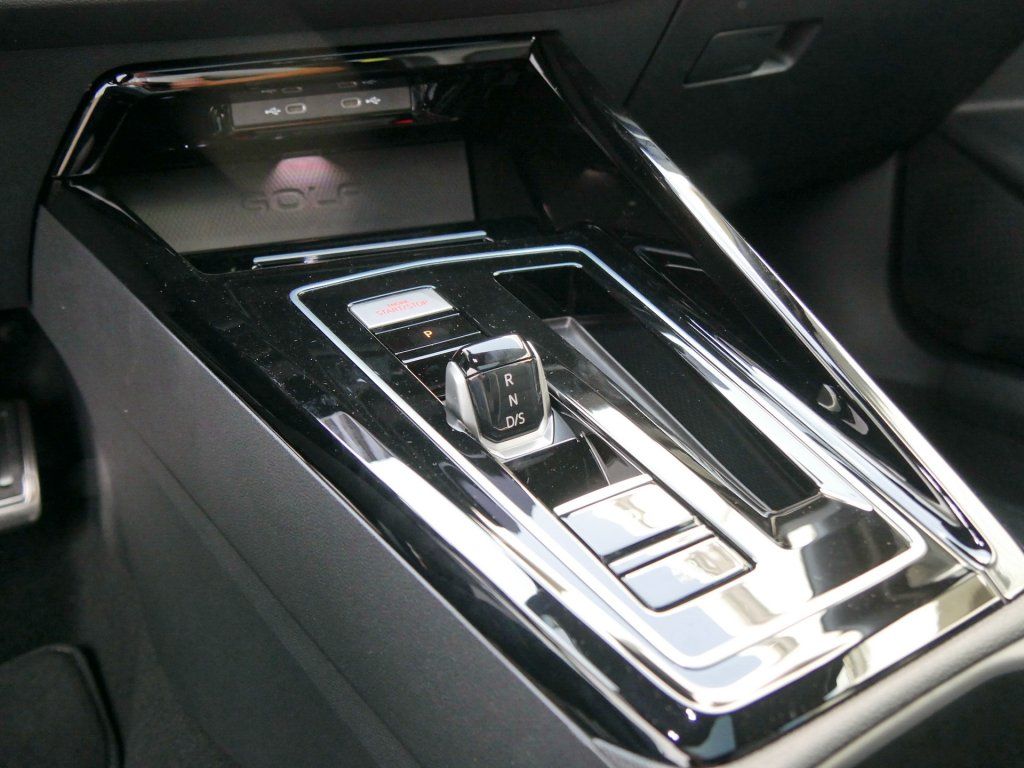 Fahrzeugabbildung Volkswagen Golf GTE 1.5 TSI eHybrid DSG AHK Matrix-LED