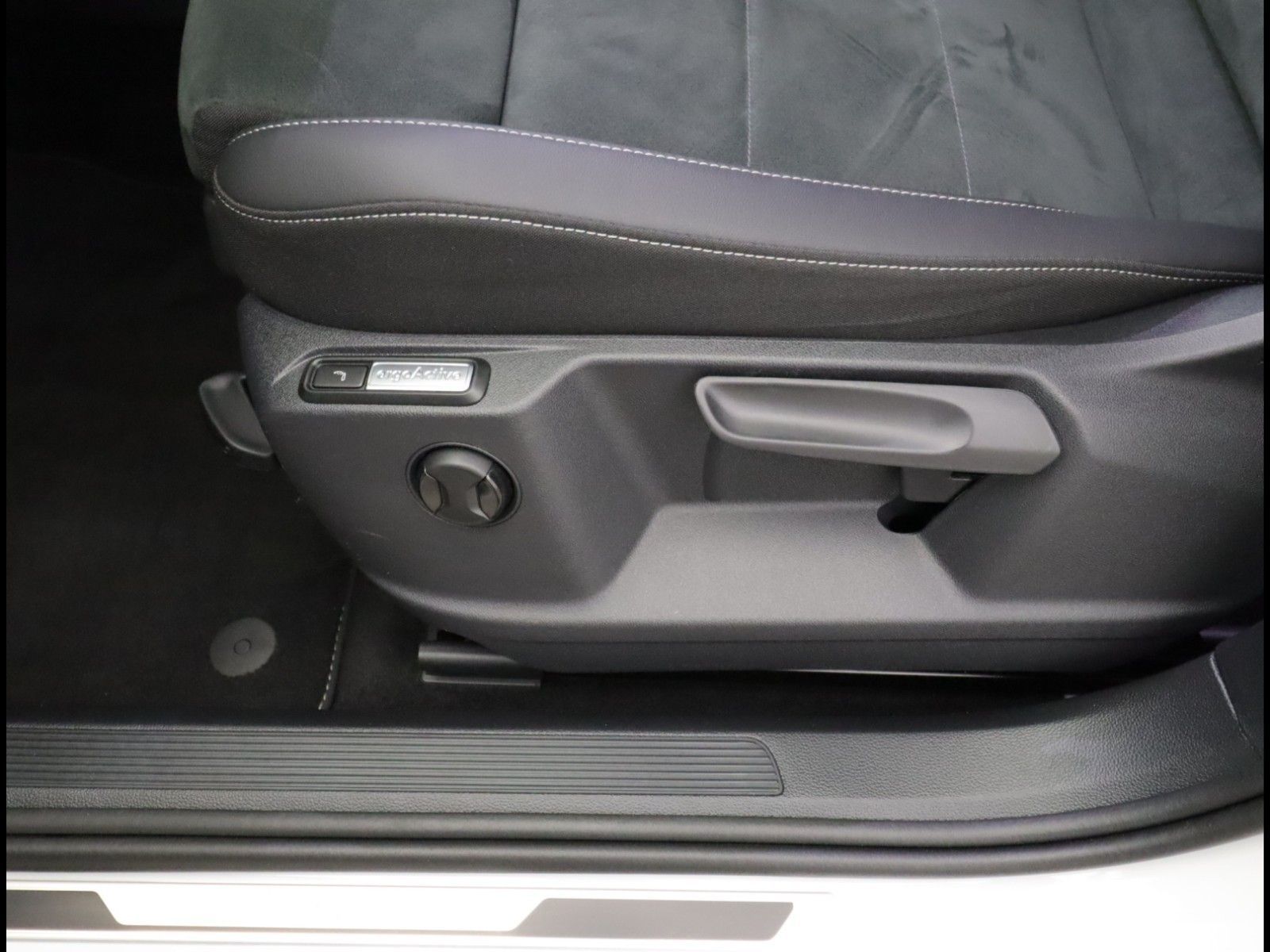 Volkswagen T-Roc - Bild 13