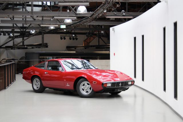 Ferrari 365 GT C/4  Rosso Nearco " Matching"