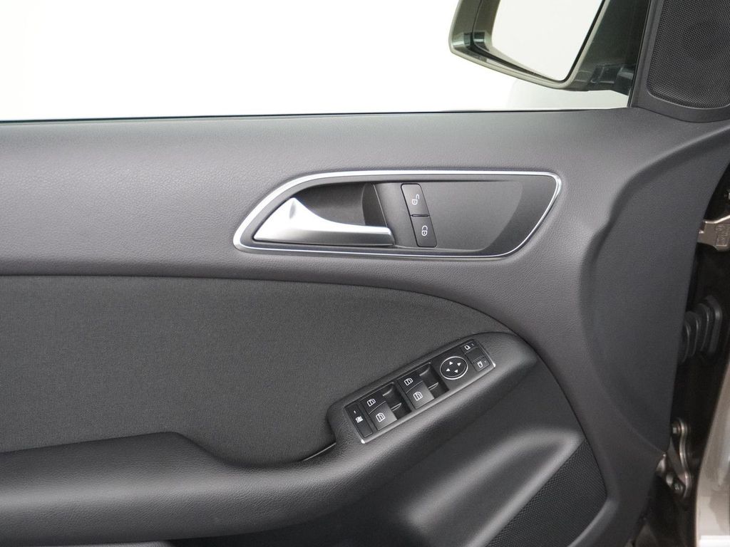 Mercedes-Benz B 180 Ambition