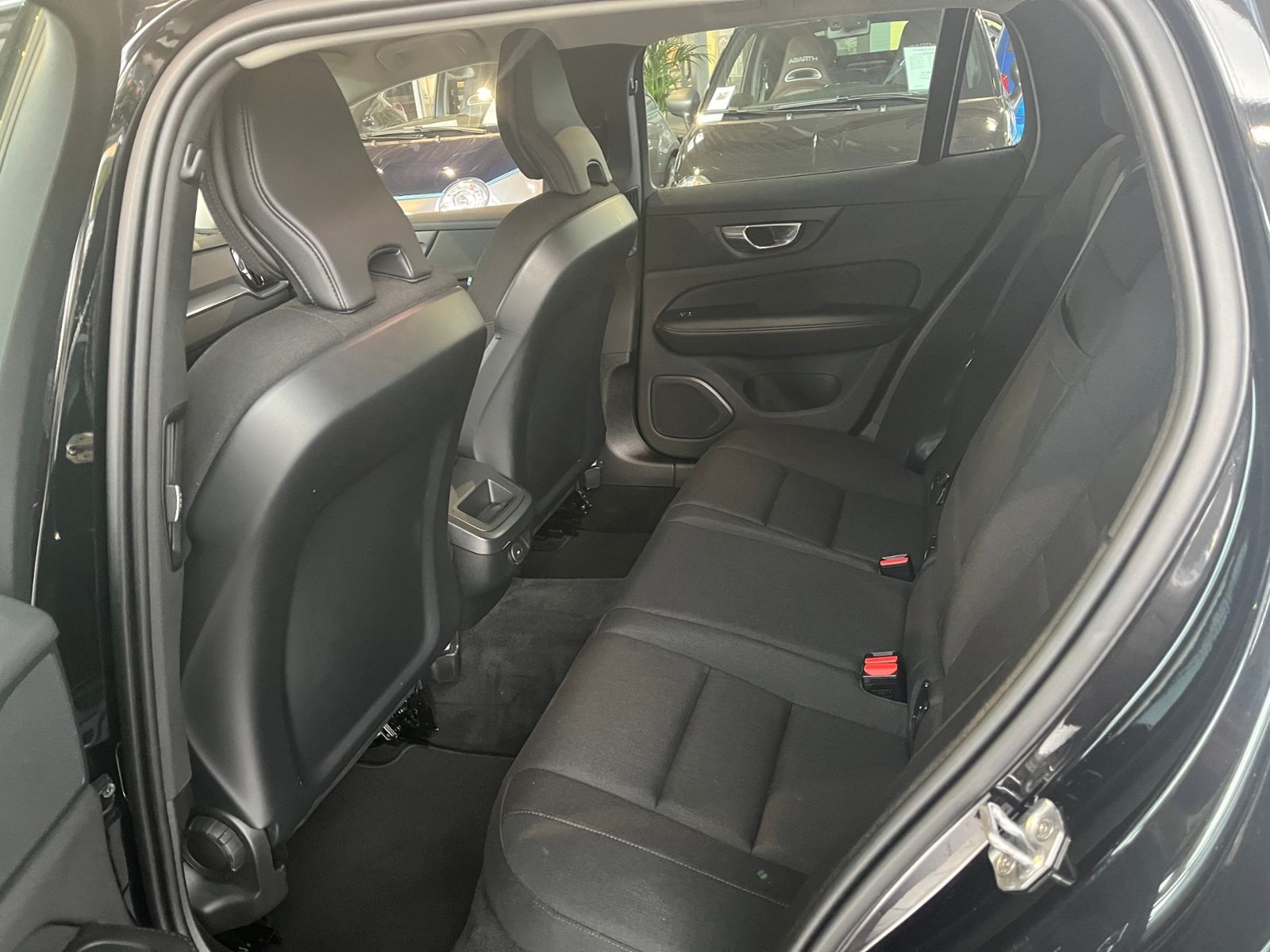 Fahrzeugabbildung Volvo V60 Kombi Momentum Pro LED NAVI ALU