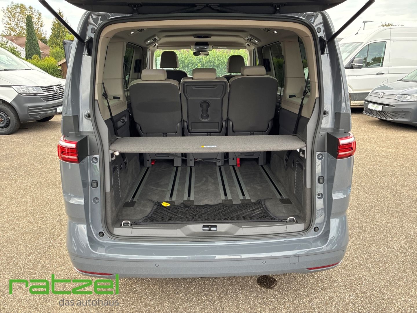 Fahrzeugabbildung Volkswagen T7 Multivan 2.0 TDI 7-Gang DSG KÜ Navi AHK LED A