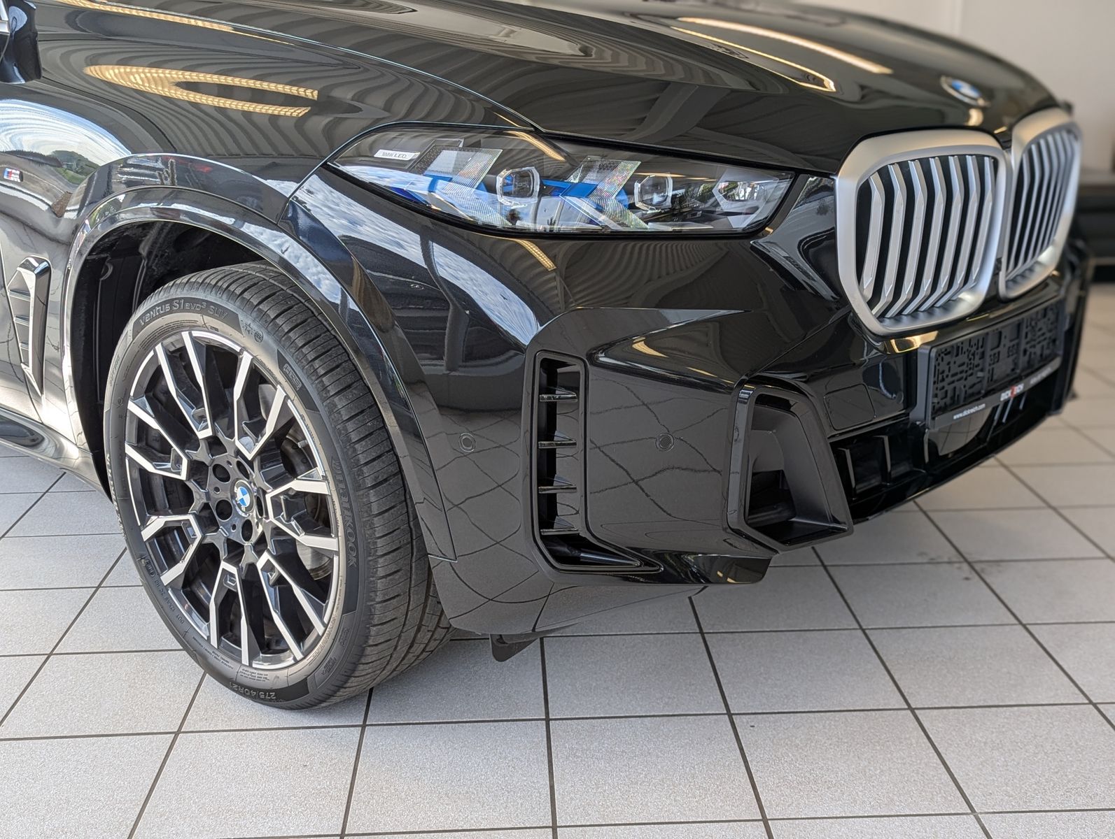 Fahrzeugabbildung BMW X5 40 d xD M-Sport Innov. Travel Merino AHK 21"