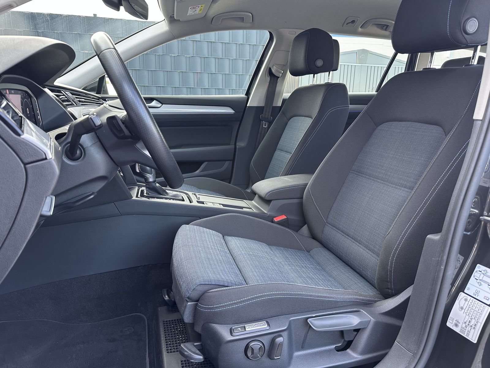 Fahrzeugabbildung Volkswagen Passat Variant 1.4 TSI DSG GTE NAV+LED+ACC+VCOCK