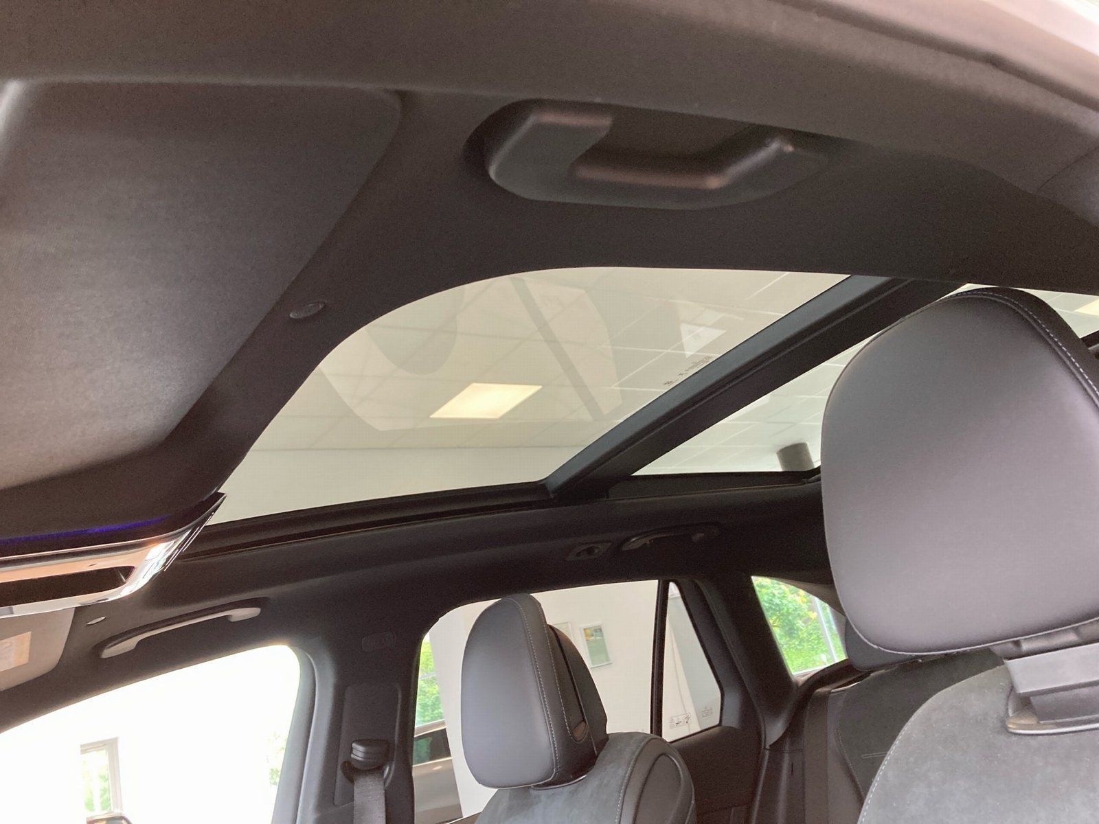 Fahrzeugabbildung Mercedes-Benz GLC 300 4M AMG Plus*Airmatic*HUD*Pano*Distro*360