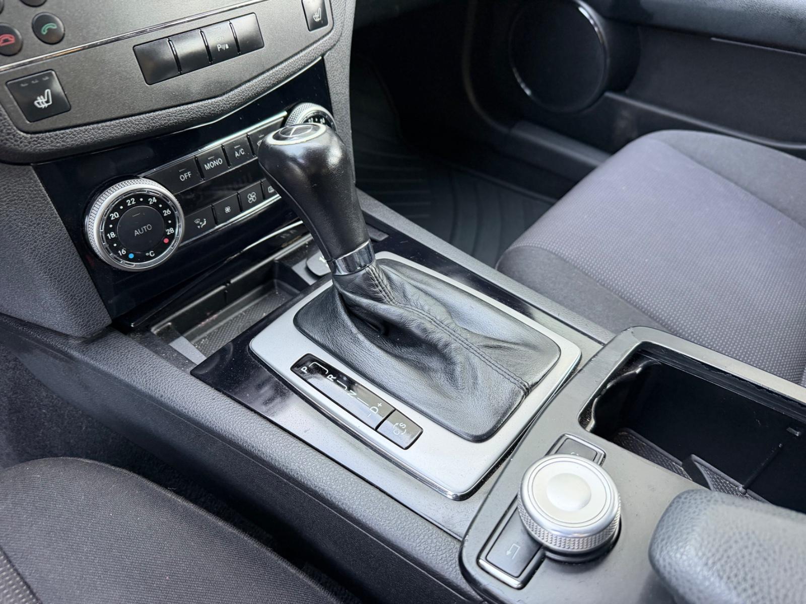 Mercedes-Benz C180 2010 — photo 13