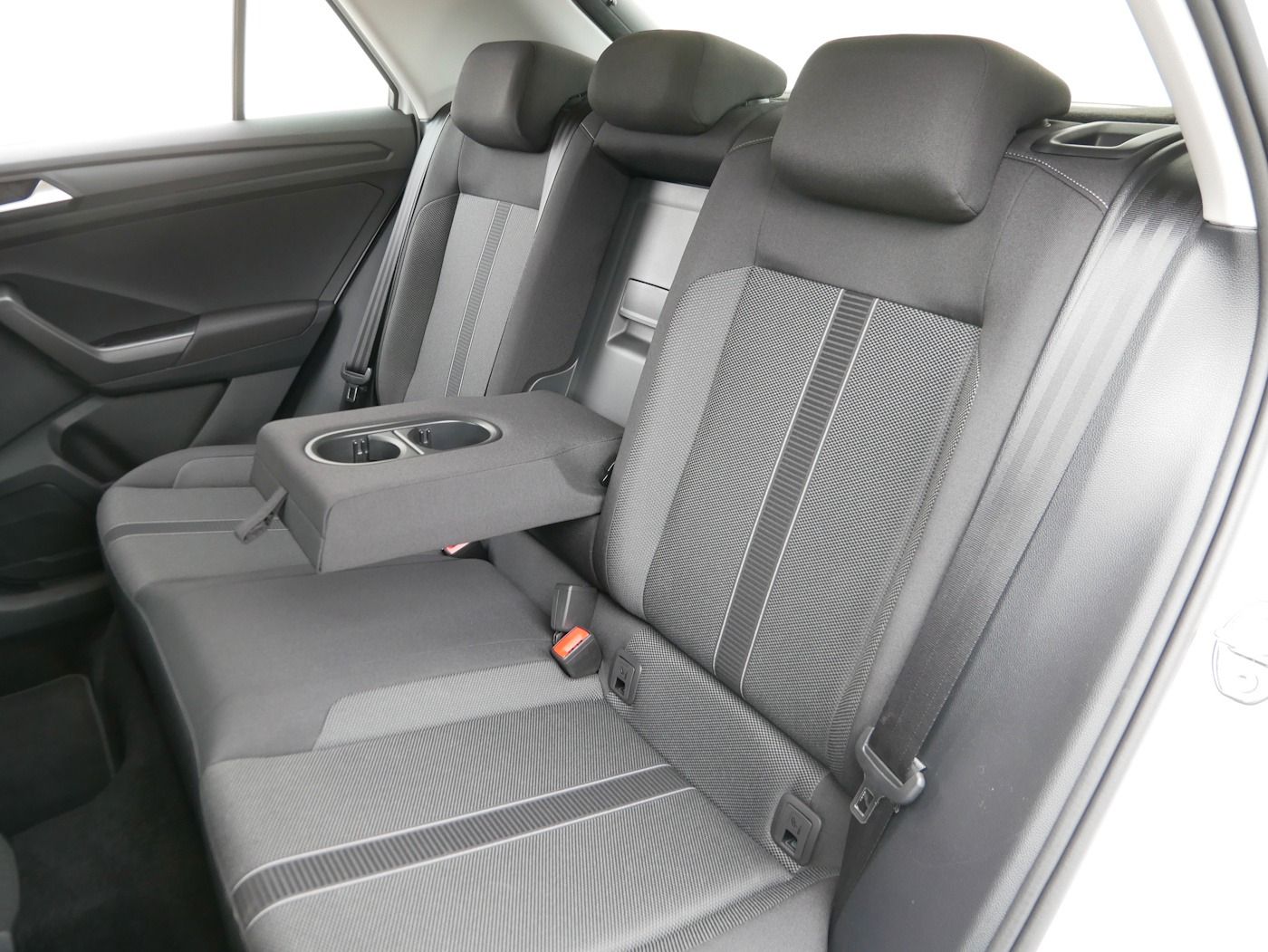 Fahrzeugabbildung Volkswagen T-Roc 1.0 Life NEU36T AHK Standhz SHZ LED Allwet