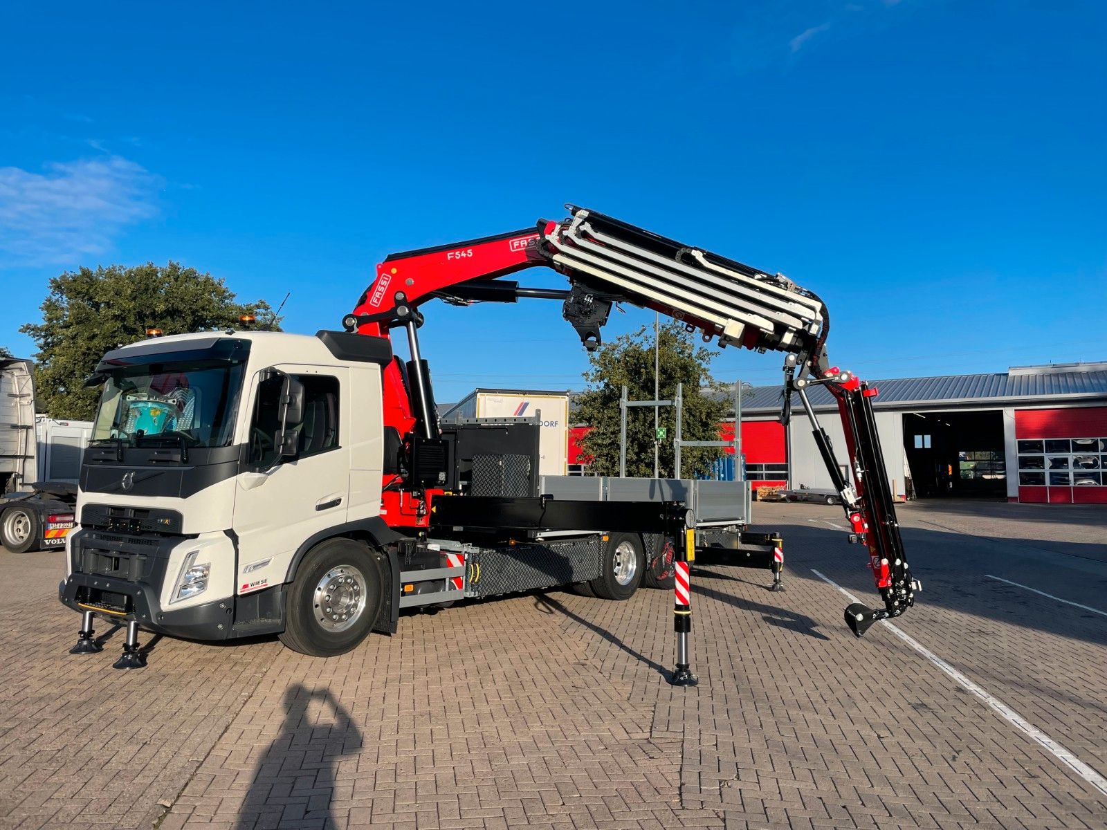 Fahrzeugabbildung Volvo FMX 500  FASSI Ladekran F545 JIB & Winde Sofort