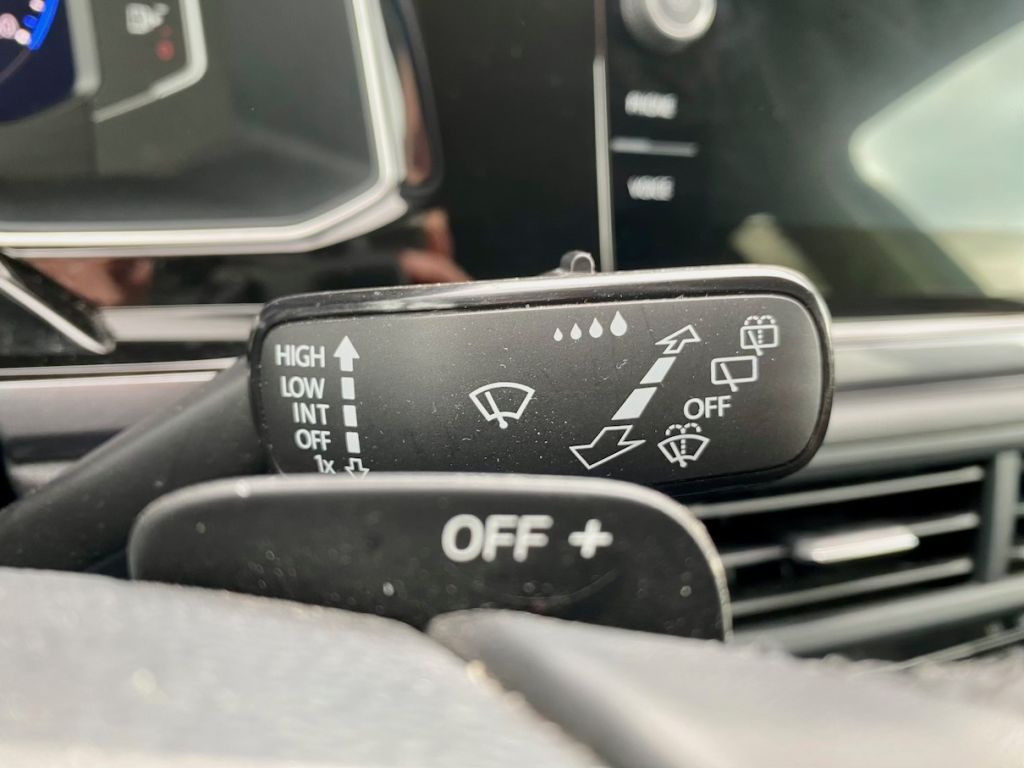 Fahrzeugabbildung Volkswagen Taigo 1.0 TSI DSG STYLE AAC SHZ GJR NAVI PDC