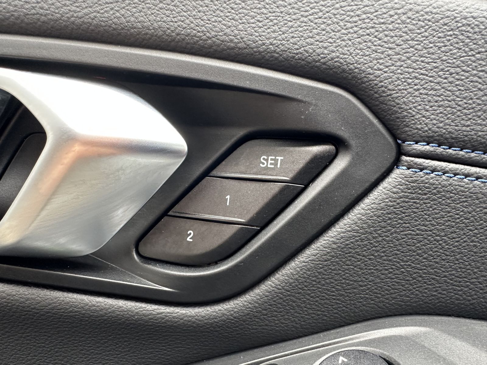 Fahrzeugabbildung BMW 320d Touring M-Sport NAV+LED+ACC+SHZ+VCOCK+18ZO