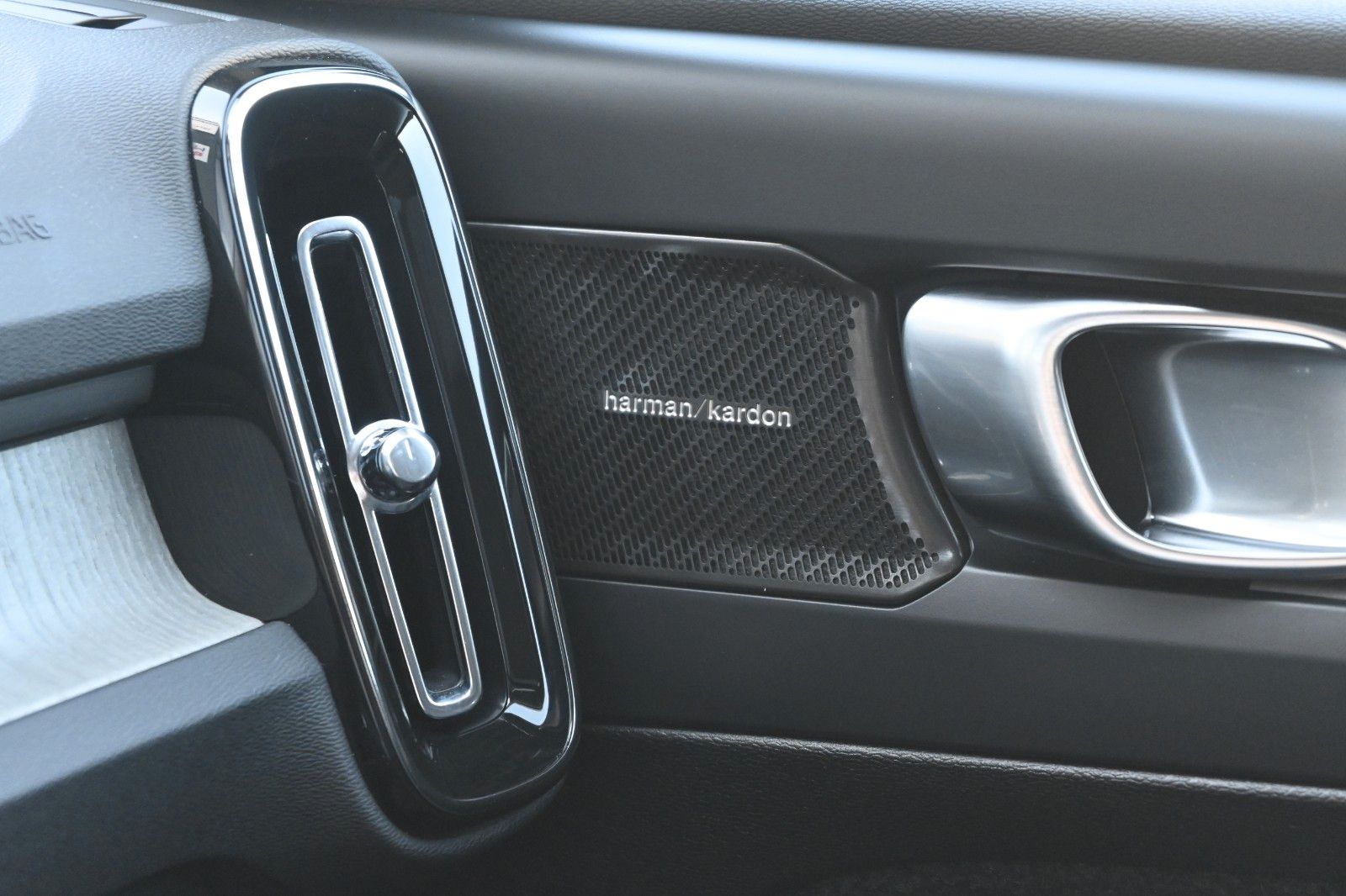 Fahrzeugabbildung Volvo XC40 B4 Dark*FSHZG*360°*PANO*ACC*AHK*PIXEL