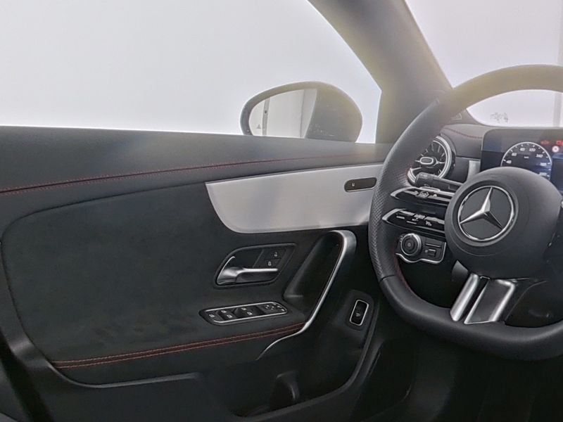 Fahrzeugabbildung Mercedes-Benz CLA 200 AMG *Pano*Distro*Night*MBeam*Sound*360°*