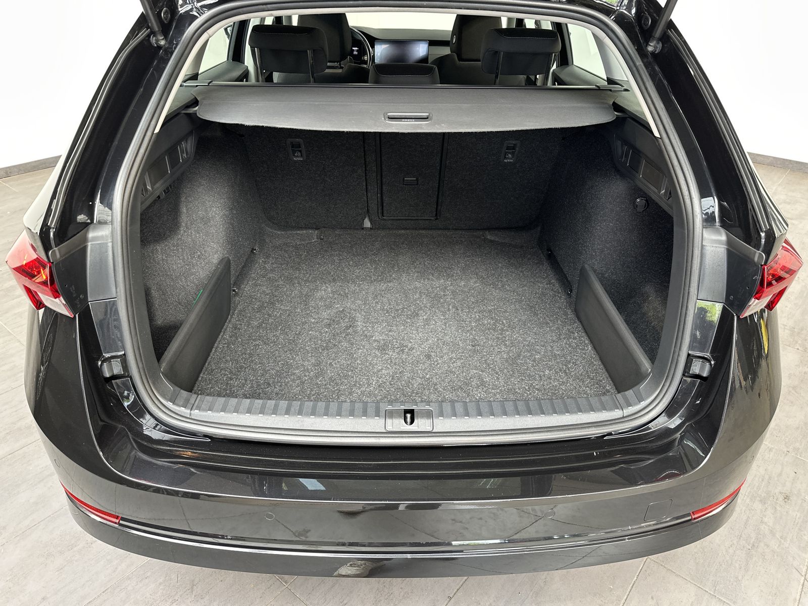 Fahrzeugabbildung SKODA Octavia Combi 2.0 TDI DSG Ambition NAV+LED+ACC