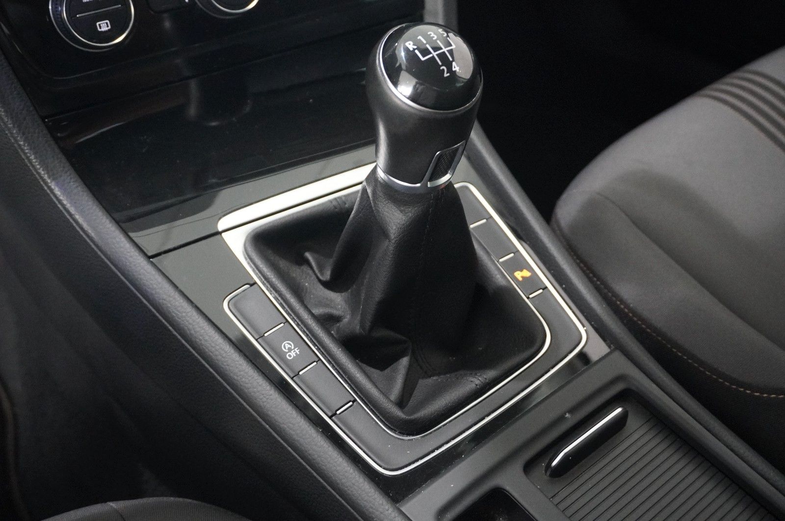 Fahrzeugabbildung Volkswagen Golf VII Lim.  1.2 TSI ALLSTAR NAVI/SHZ/PDC/TEMP