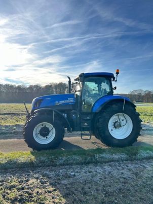 New Holland T7.220 AC mit Trimbel Lenksystem RTK