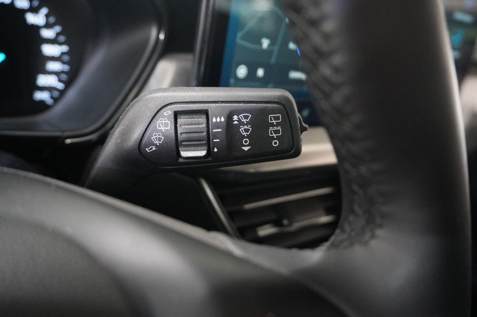 Fahrzeugabbildung Ford Focus Turnier 1.5D TITANIUM NAVI/LED/KAMERA/DAB+