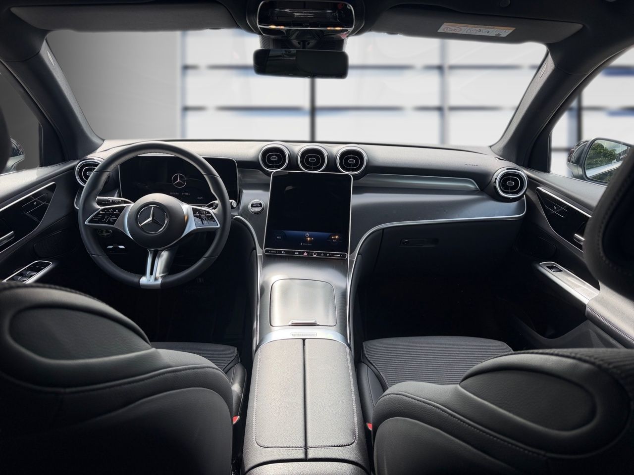 Fahrzeugabbildung Mercedes-Benz GLC 200 4M AVANTGARDE+AHK+AMBIENTE+LED+KAM+CARPL