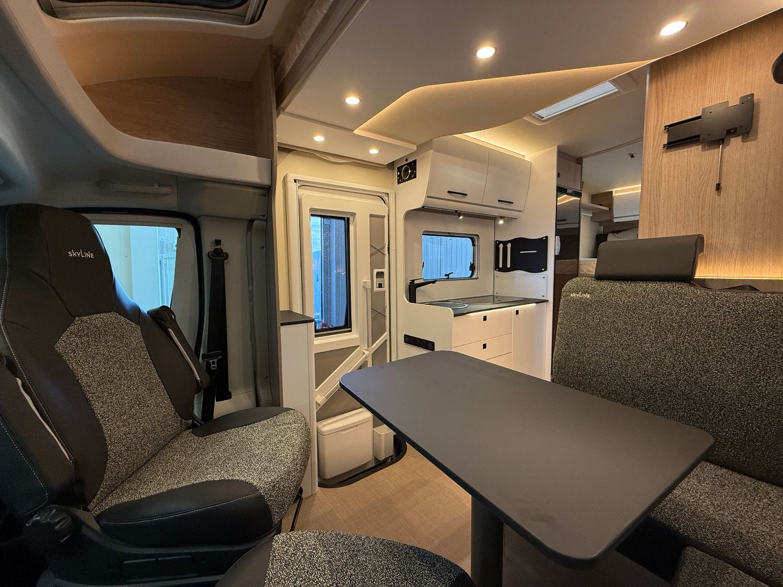 Fahrzeugabbildung Bürstner Lyseo Time Skyline 690G - Sie sparen 12.899€