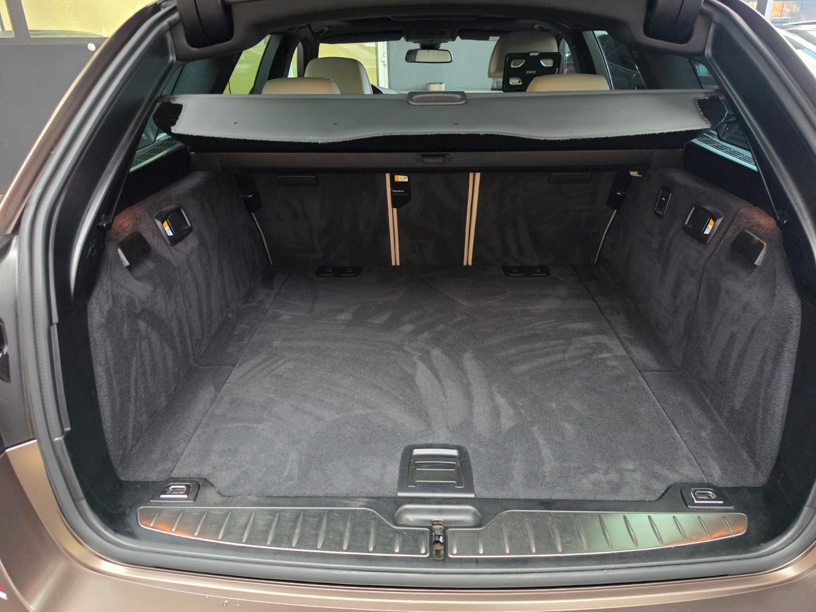 BMW 530d xDrive Touring M-Sportpaket FROZEN/Pano/AHK