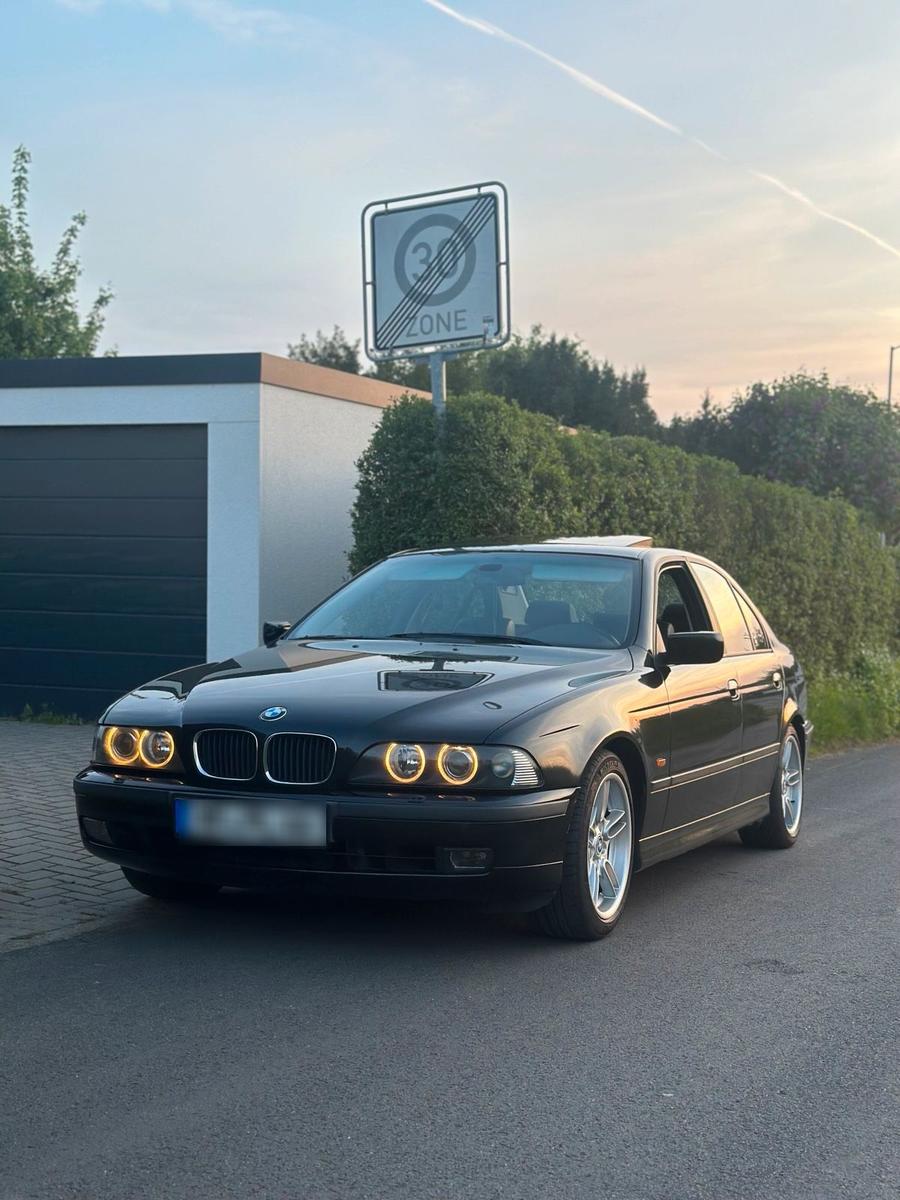 BMW 523