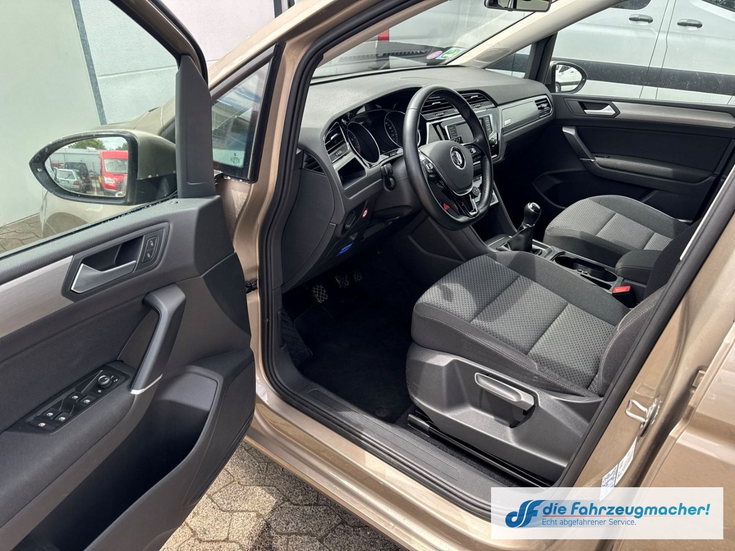 Fahrzeugabbildung Volkswagen Touran Comfortline BMT Start-Stopp AHK-klappbar