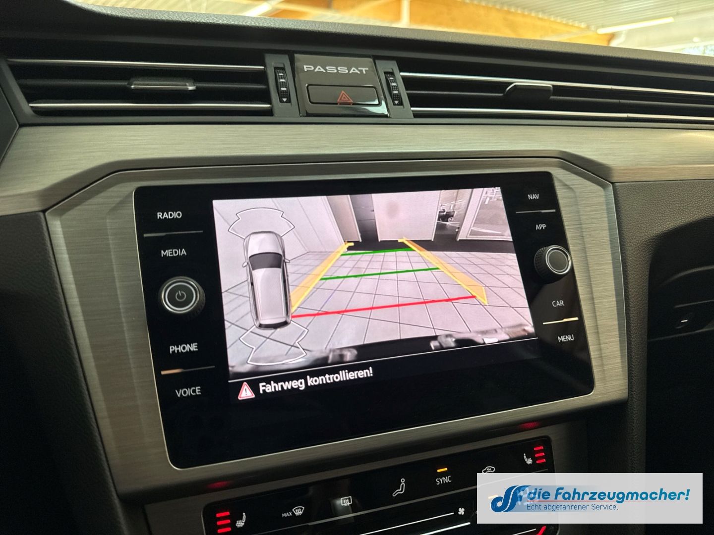 Fahrzeugabbildung Volkswagen Passat Variant Conceptline sch.AHK Navi LED ACC
