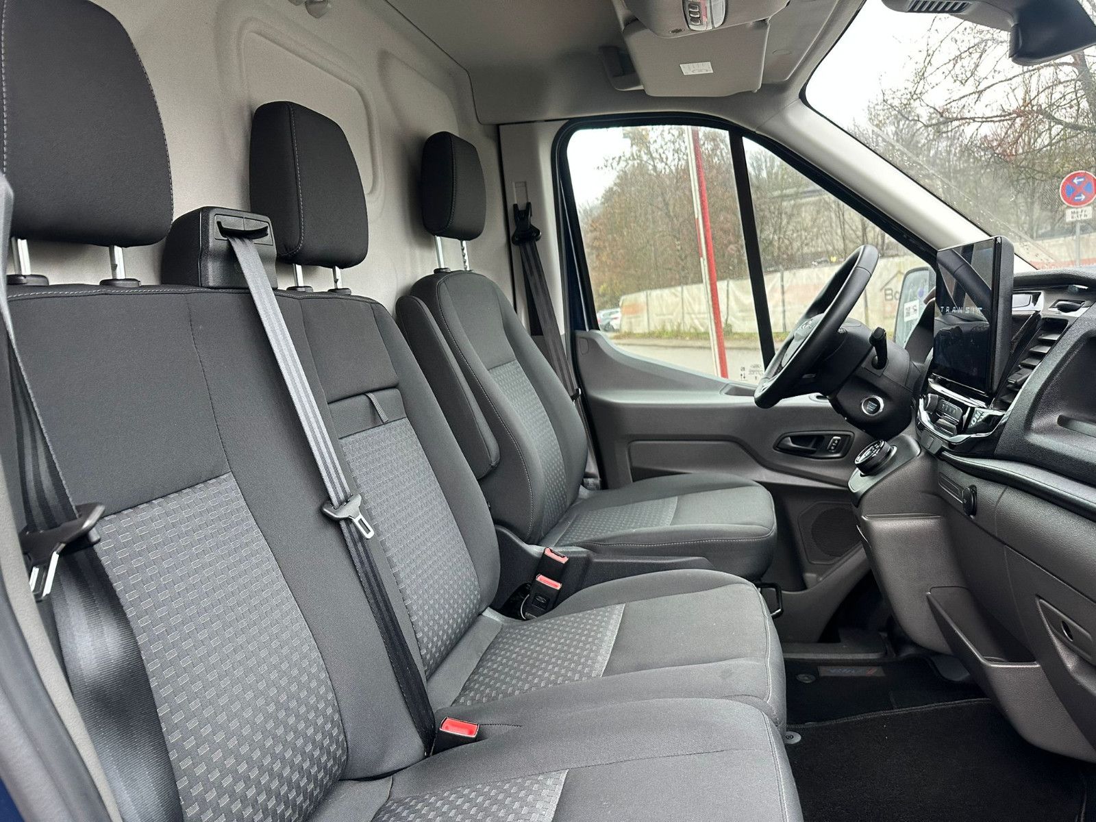 Fahrzeugabbildung Ford Transit E 390  L3H2 *KeyFree*NAVI*HOLZBODEN