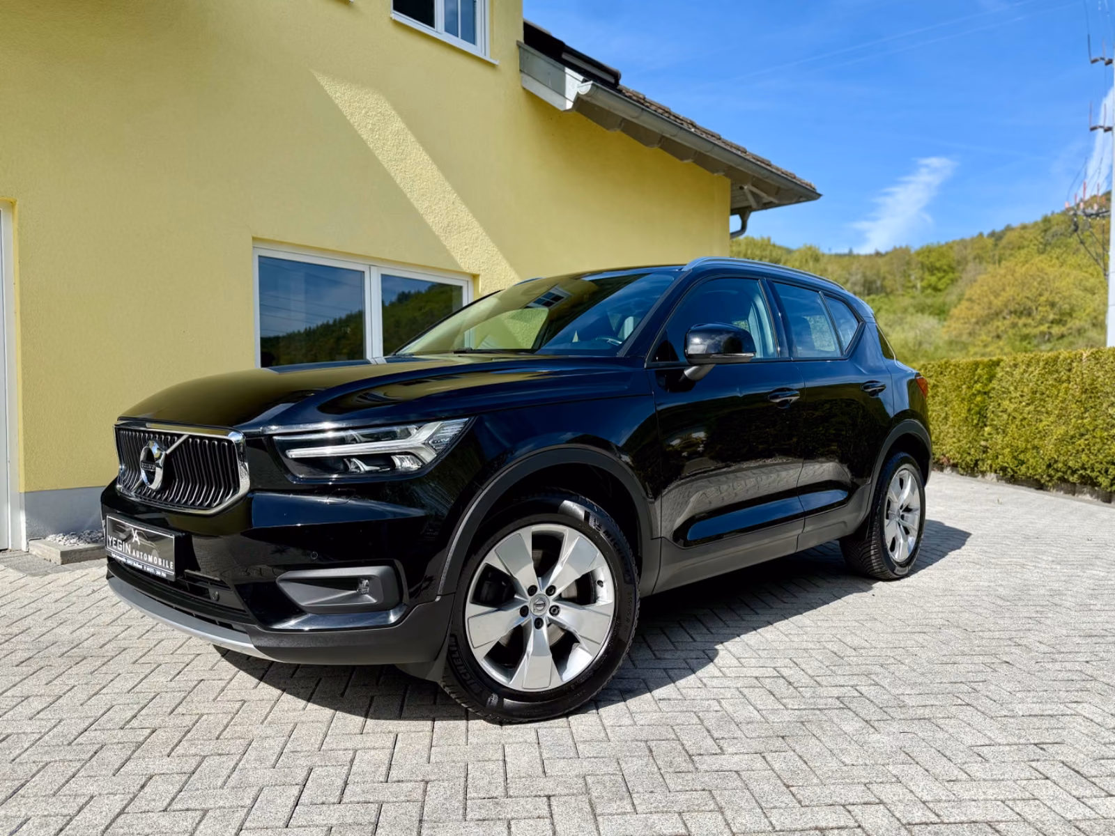 Volvo XC 40 Momentum Pro 2WD-LED-AHK-Kamera