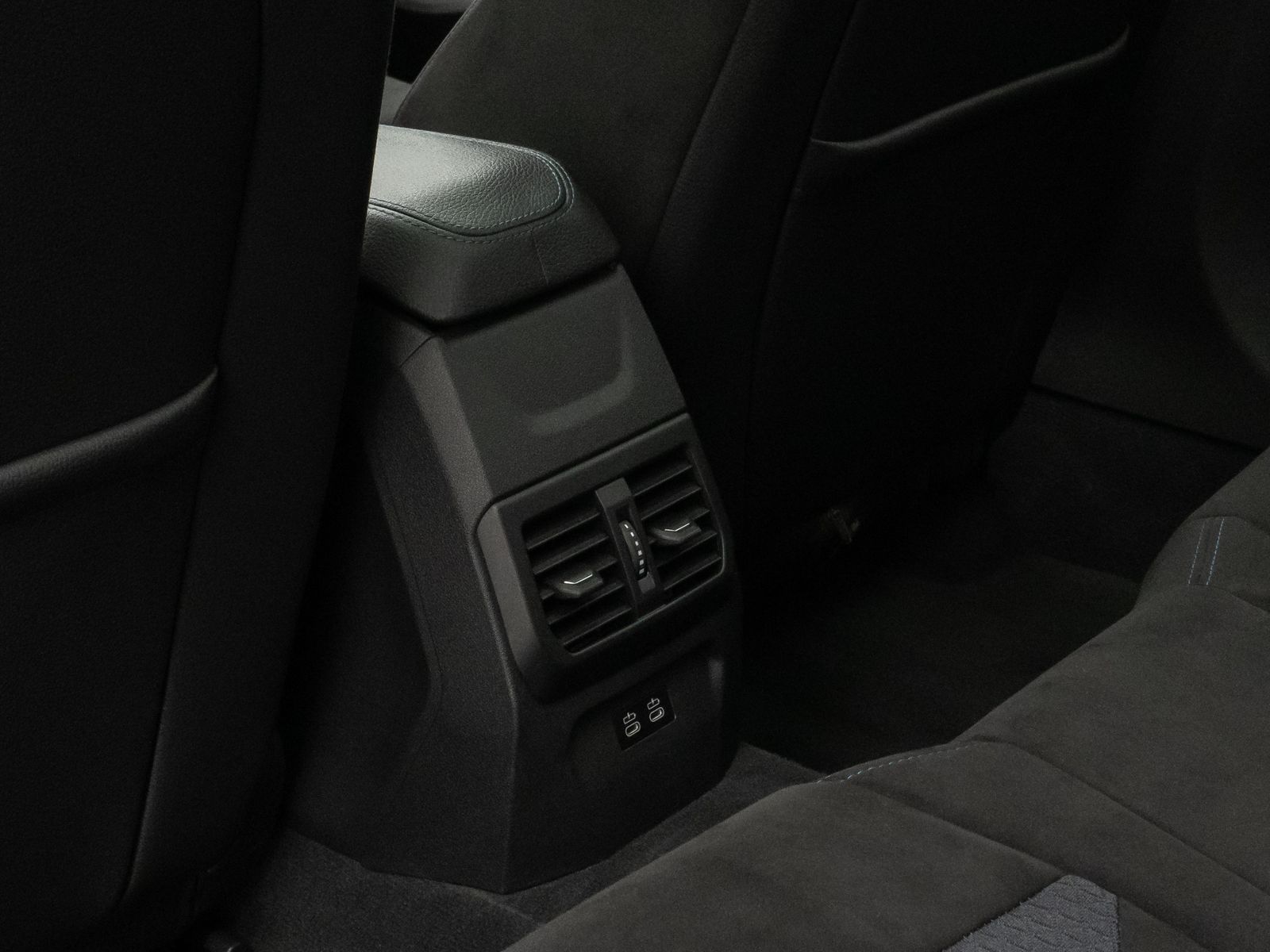 Fahrzeugabbildung BMW 220i Gran Coupé xDr M Sport Panorama Kamera H/K