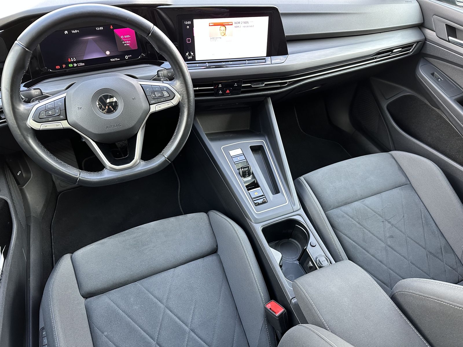 Fahrzeugabbildung Volkswagen Golf Variant 2.0 TDI DSG Style NAV+LED+PANO+VCOC