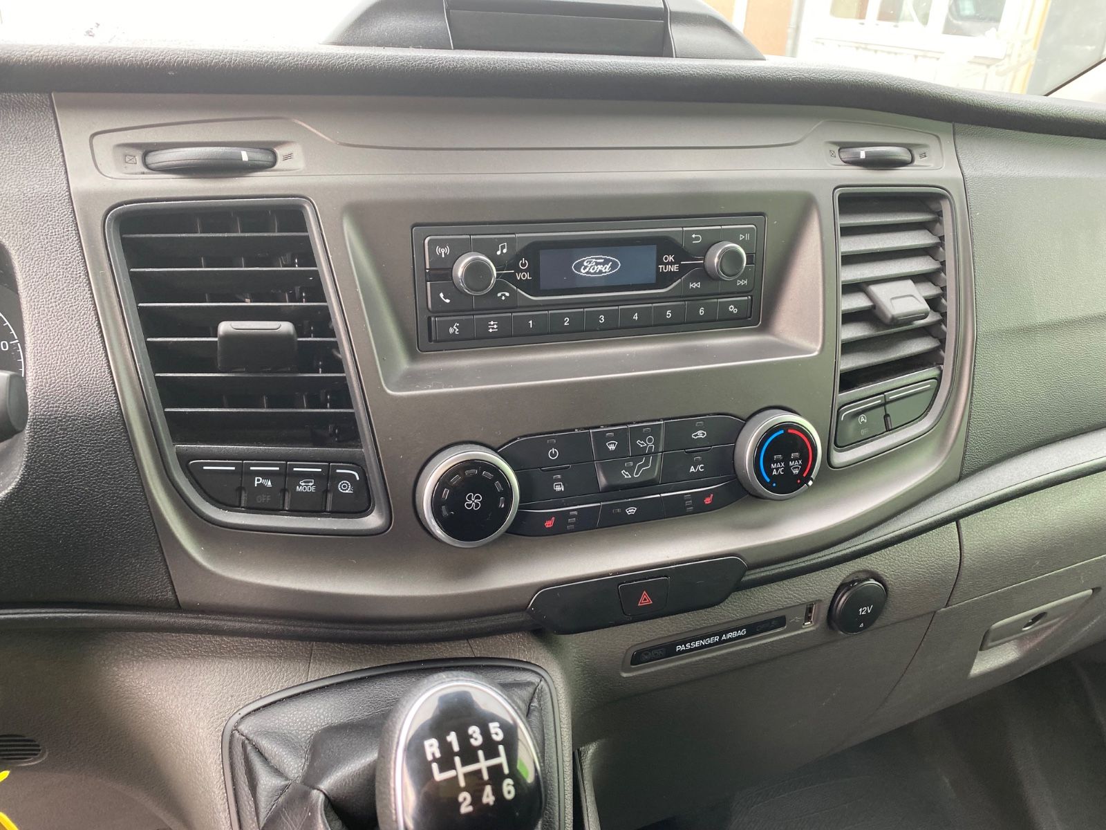 Fahrzeugabbildung Ford Transit Custom Kasten 300 L2 H2Trend,AHK,SHg,