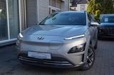 Hyundai KONA 2WD 3Phasen 4Season Wpump Navi Totwinke ACC - silberne Hyundai KONA Elektro