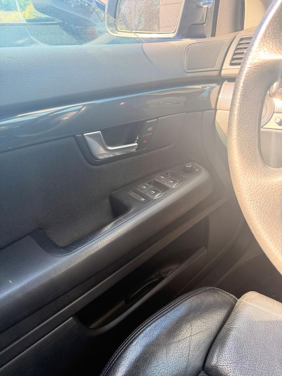 Audi A4 2004 — photo 8