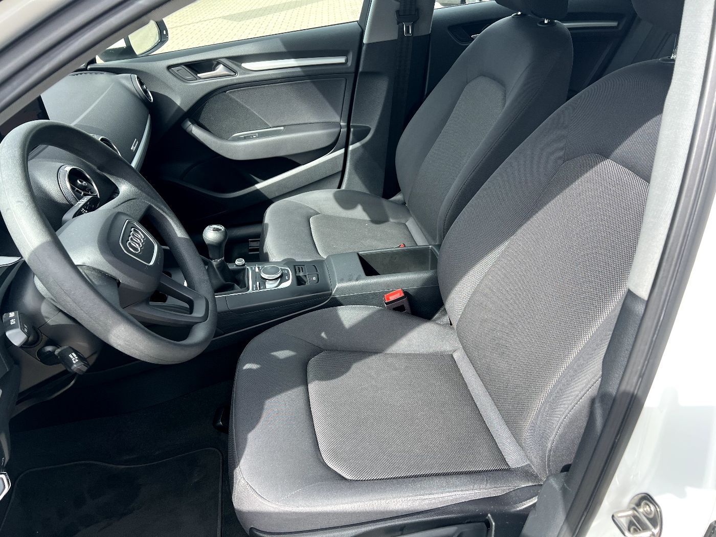 Audi A3 Sportback 30 TDI *Bi-Xenon Navi Sitzh. PDC* foto 8