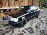 Mercedes-Benz CE 220 - Mercedes-Benz CE 220 mit Benzin-Antrieb: Coupé